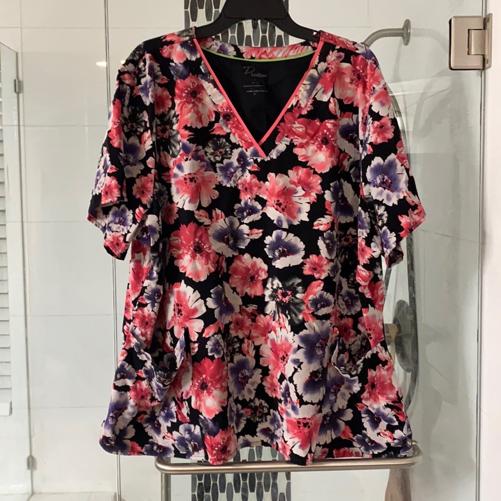 Premiere 4 x Women’s scrub top